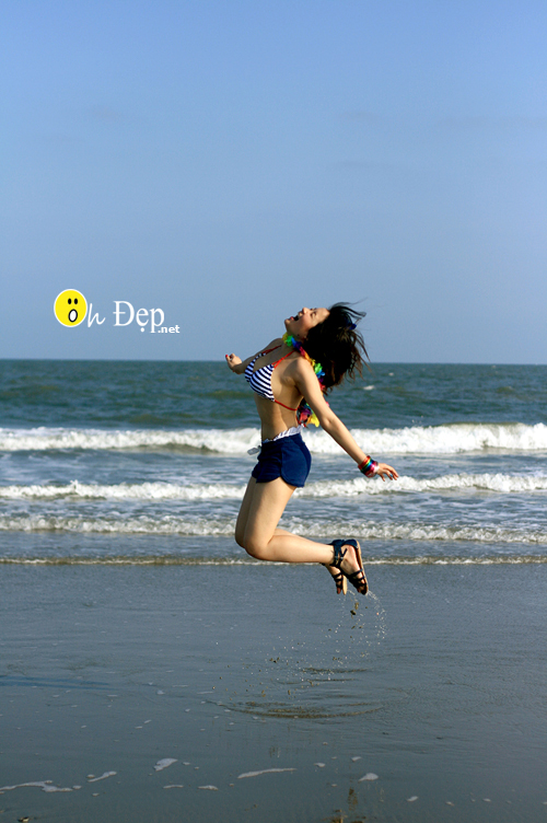 Thủy top và bộ ảnh Bikini