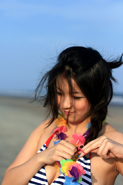 Thủy top và bộ ảnh Bikini