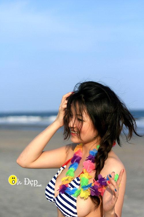 Thủy top và bộ ảnh Bikini